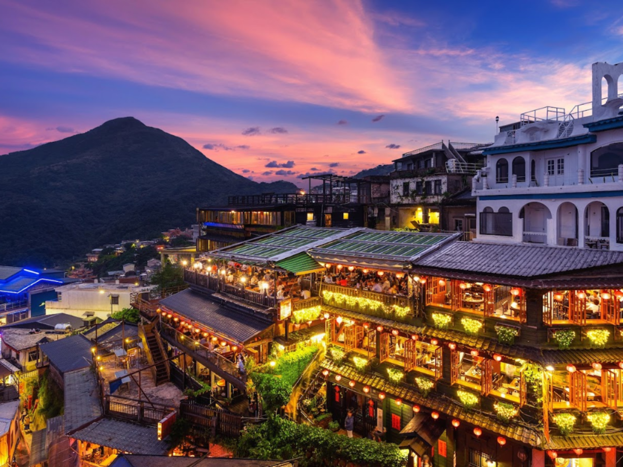 Yehliu Geopark, Jiufen, Shifen, and Golden Waterfall Day Tour 4