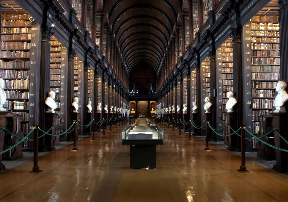 Trinity College Campus walking tour in Dublin 4