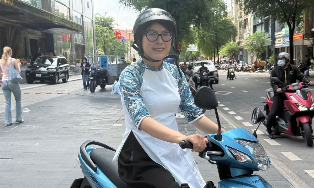 Private Ride Through Ho Chi Minh City With Local – Nga (English Guide) 4