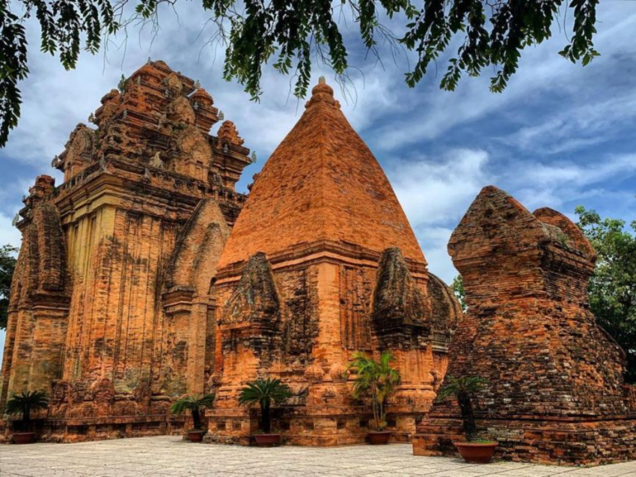 Nha Trang City Half-Day Tour | National Oceanographic Museum, Po Nagar Cham Towers, Nha Trang Cathedral & Chong Rock 3