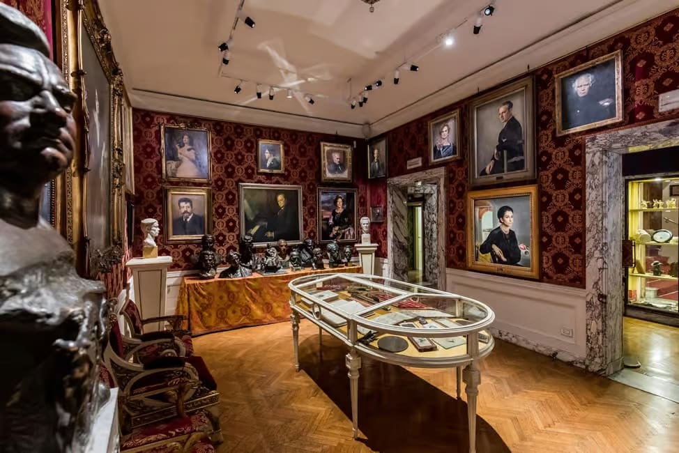 Milan La Scala Theater and Museum Tour 5