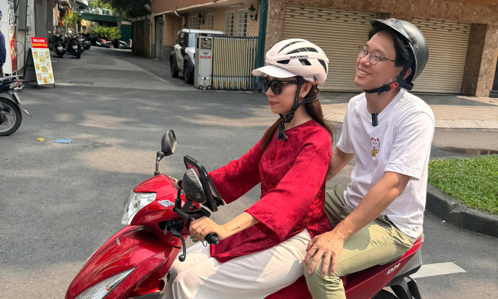 Saigon Private Motorbike Shopping & Food Tour with Jennie 3