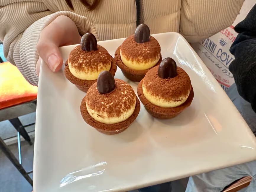 Street food tour with food tasting in Milan 4