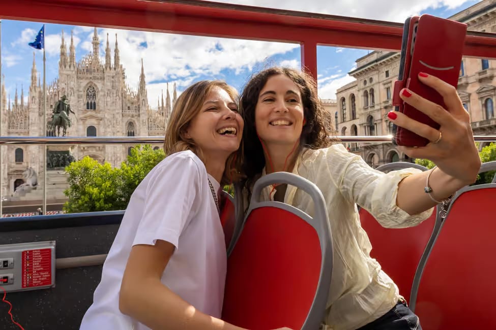Milan hop-on hop-off bus tour: 24, 48, 72-hour tickets 2
