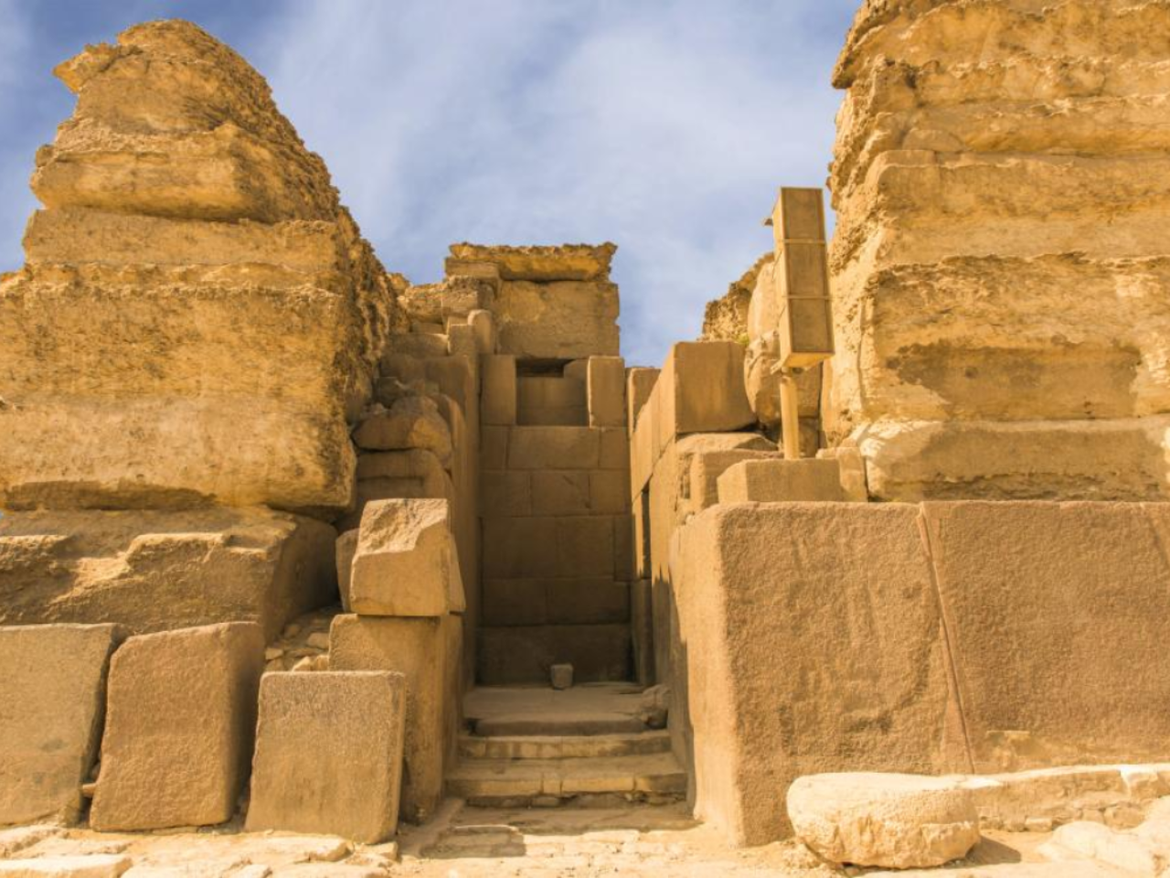 From Cairo: Pyramids of Giza, Sphinx, Saqqara & Memphis Tour