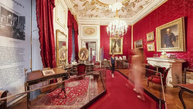 Skip the Line Sisi Museum, Hofburg and Gardens Tour Vienna