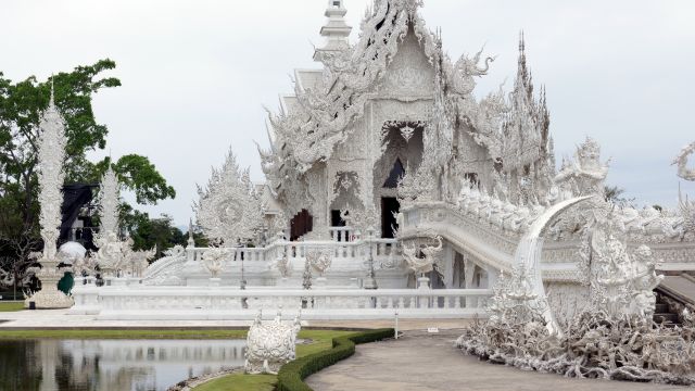 Chiang Rai White Black Blue Temple Tour - Chinese/English Guide 5