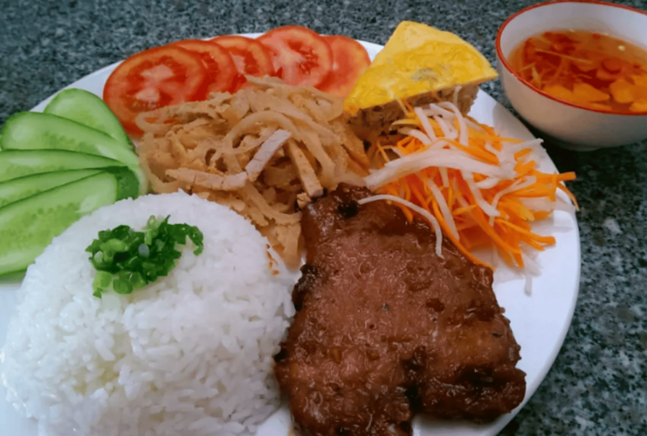 Da Nang Food Walking Tour with a Chef 2