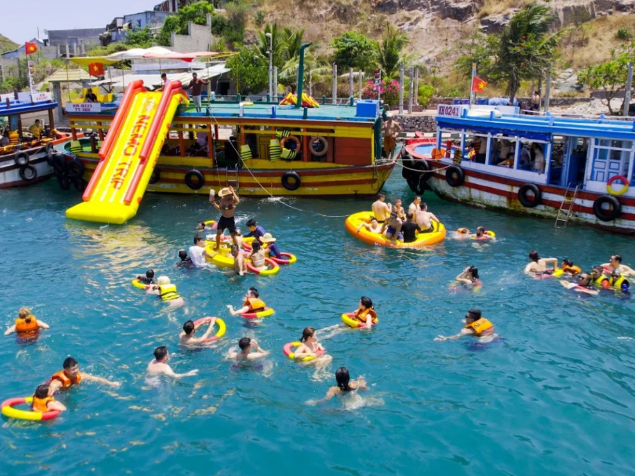 Nha Trang Island Hopping Tour: Snorkeling & Floating Party 3