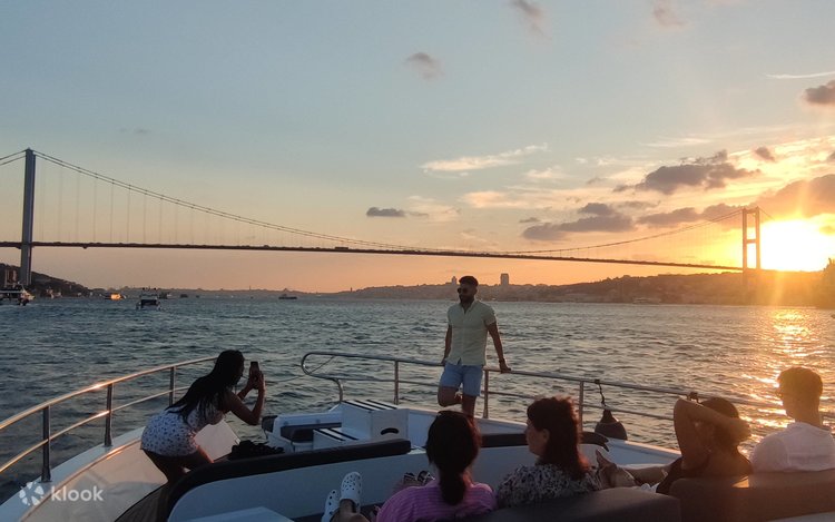 Istanbul Old City Highlights Tour with Lunch Sunset Cruise 2