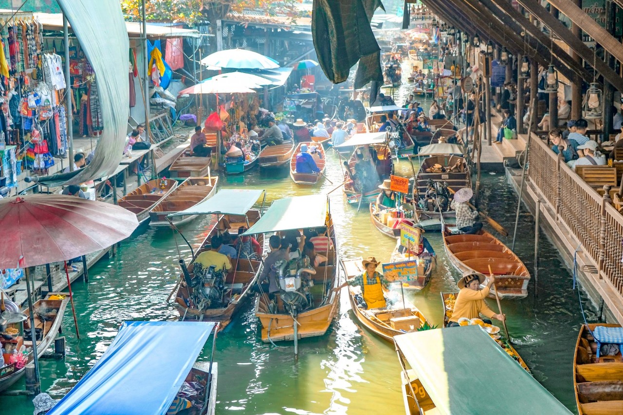 Damnoen Saduak Floating Market, Maeklong Railway & Amphawa Day Tour 2