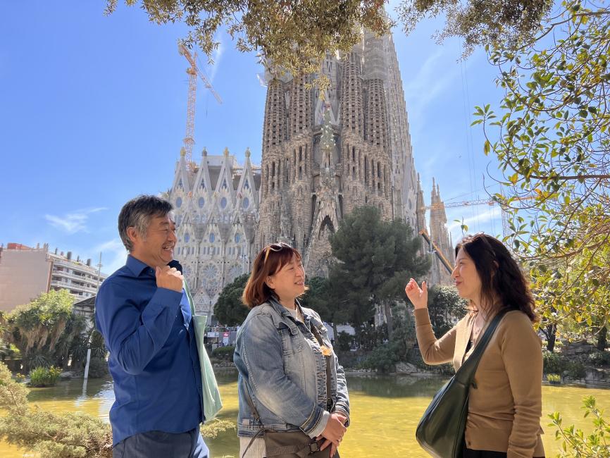 Barcelona Day Tour: Park Güell & Sagrada Familia with Asian Language-Speaking Guide | Spain 3
