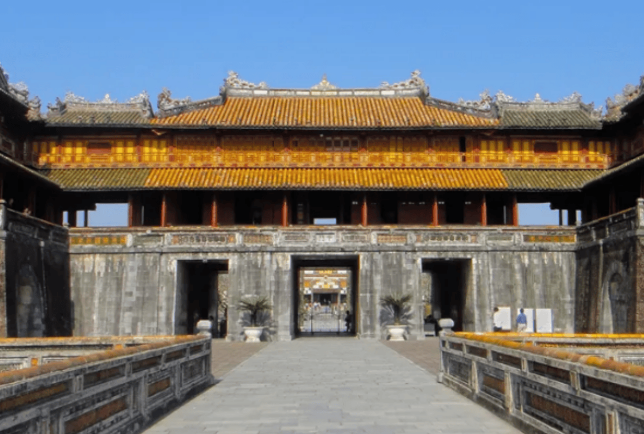 Lang Co Bay & Hue City Full Day Tour from Da Nang 3