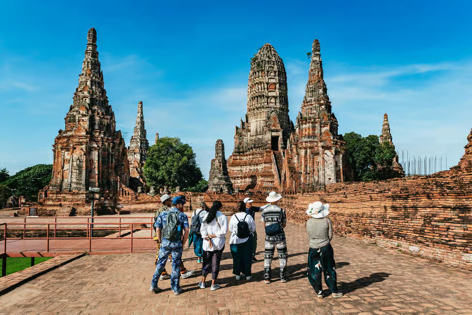 Ayutthaya Must-Visit Tour: Summer Palace, Floating Market & Temples