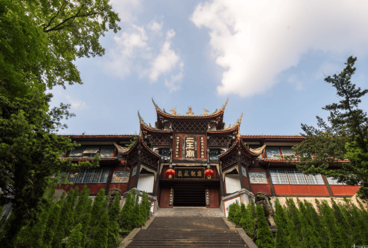 Double World Heritage Day Trip: Dujiangyan + Mount Qingcheng