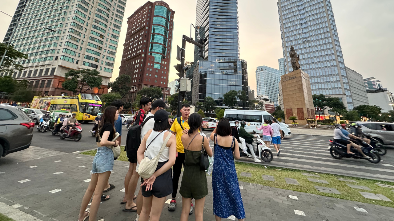 Night Walking Tour - Explore the Heart of Saigon (Chinese & English speaking) 3