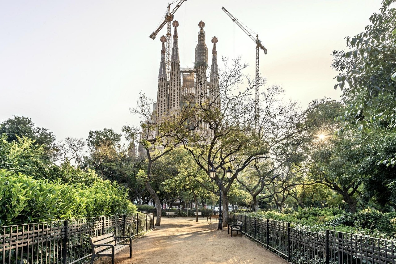 Barcelona Day Tour: Park Güell & Sagrada Familia with Asian Language-Speaking Guide | Spain