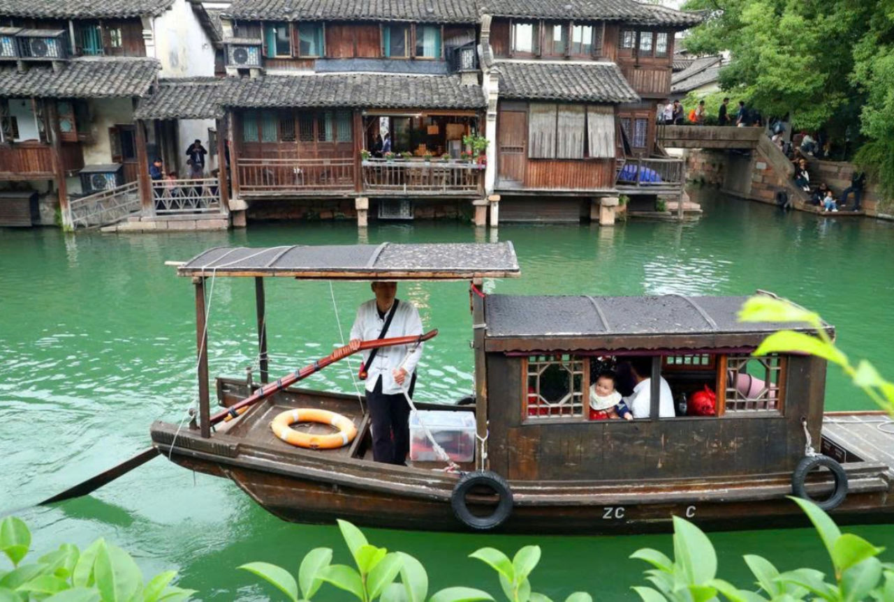 Ancient Water Town Wuzhen One-day Tour: Golden Hours & Night Lights 4