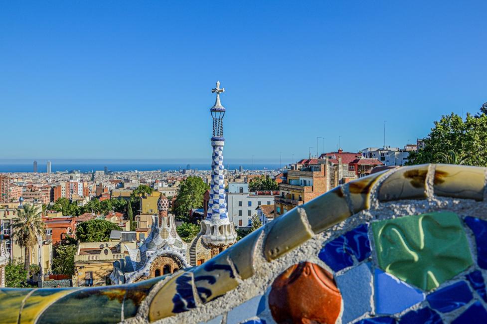 Barcelona Day Tour: Park Güell & Sagrada Familia with Asian Language-Speaking Guide | Spain 4