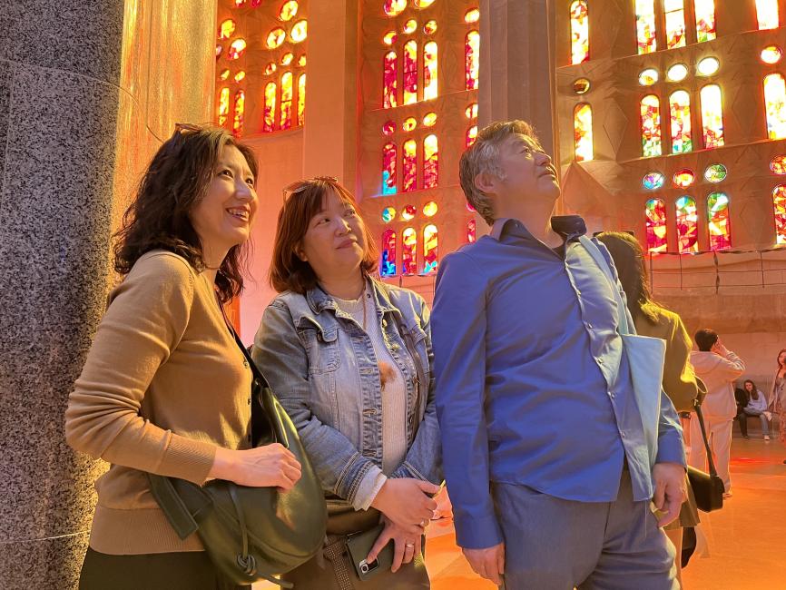 Barcelona Sagrada Familia Tour with Asian Language-Speaking Guide 3