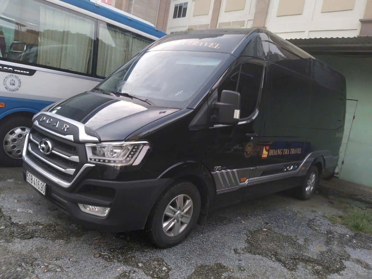 9-28-Seater Big Private Car with Driver City Tour in Ho Chi Minh City