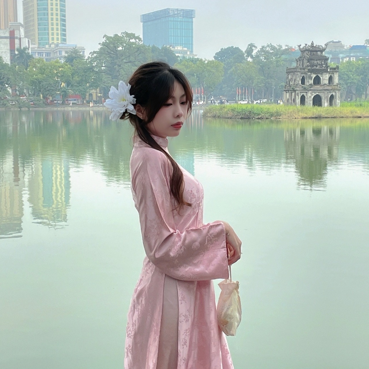 Discover Hanoi Daily Moments With Local by Scooter - Hong (Chinese Guide)