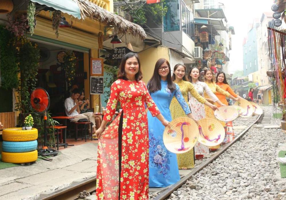 Hanoi Instagram Private Tour by Motorbike or Car 3
