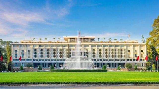 War Remnants Museum and Independence Palace Walking Tour 4