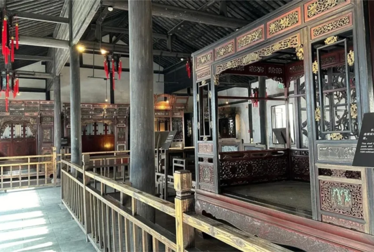 Ancient Water Town Wuzhen One-day Tour: Golden Hours & Night Lights 5