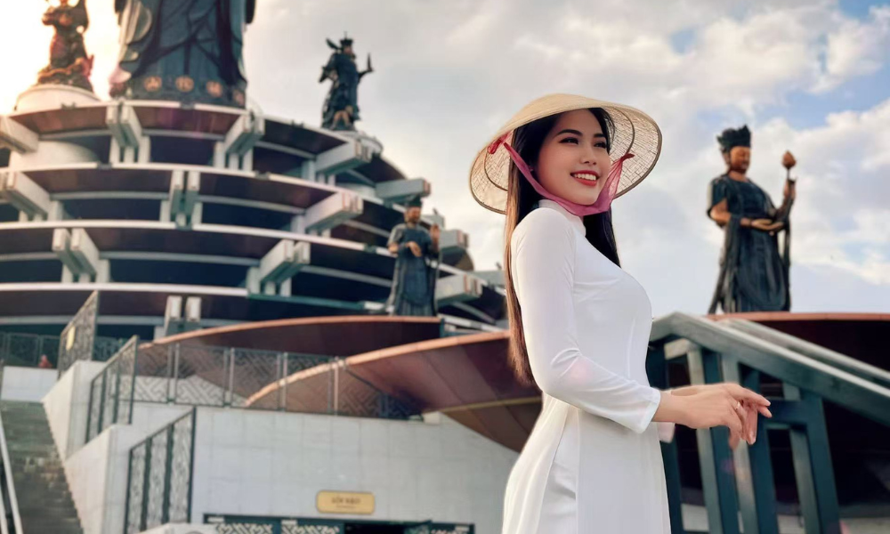 ViVi - A True Saigonese Guide (Chinese/English Speaking) - Private Motorbike Tour Ho Chi Minh City