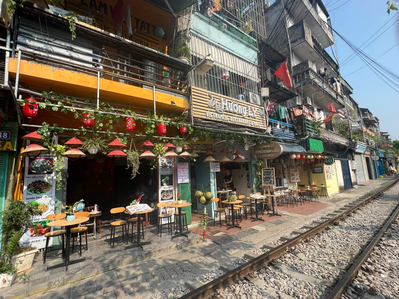 Old Quarter Food Tour with Train Street Visit Option 5