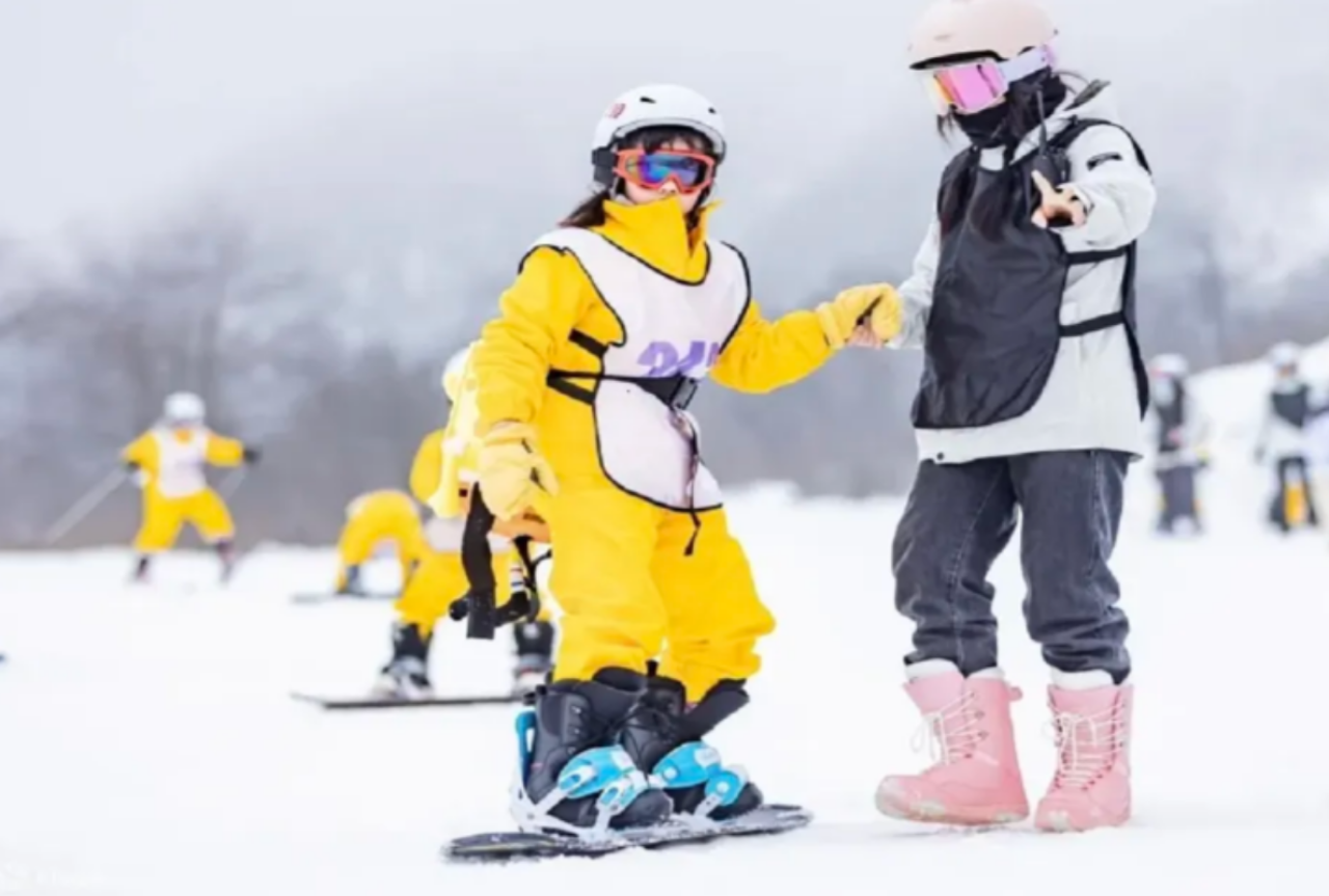 Xiling Snow Mountain & Ski Resort Private Day Tour 4