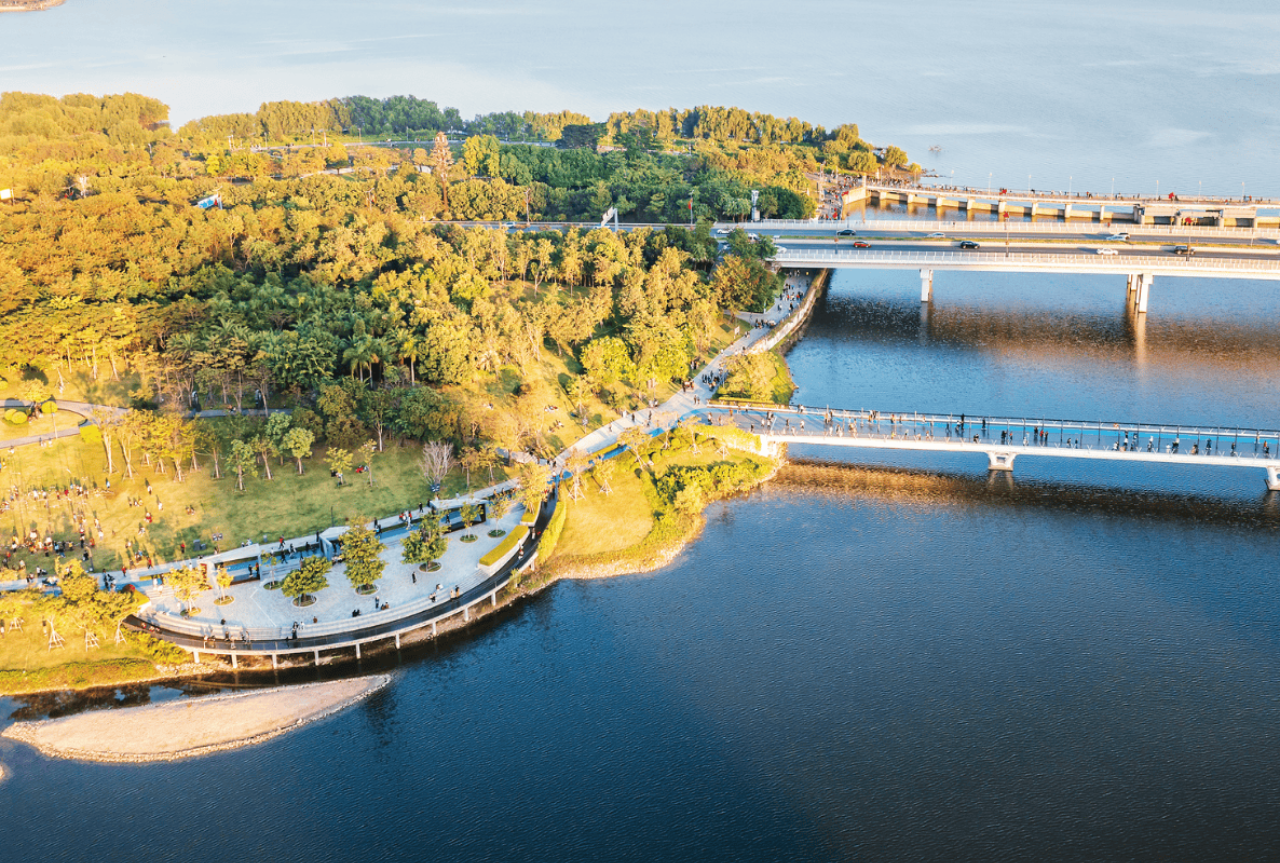 Shenzhen Day Tour: Happy Coast Dreamland, Lianhuashan Park & Gankeng Ancient Town