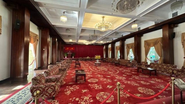 War Remnants Museum and Independence Palace Walking Tour 5