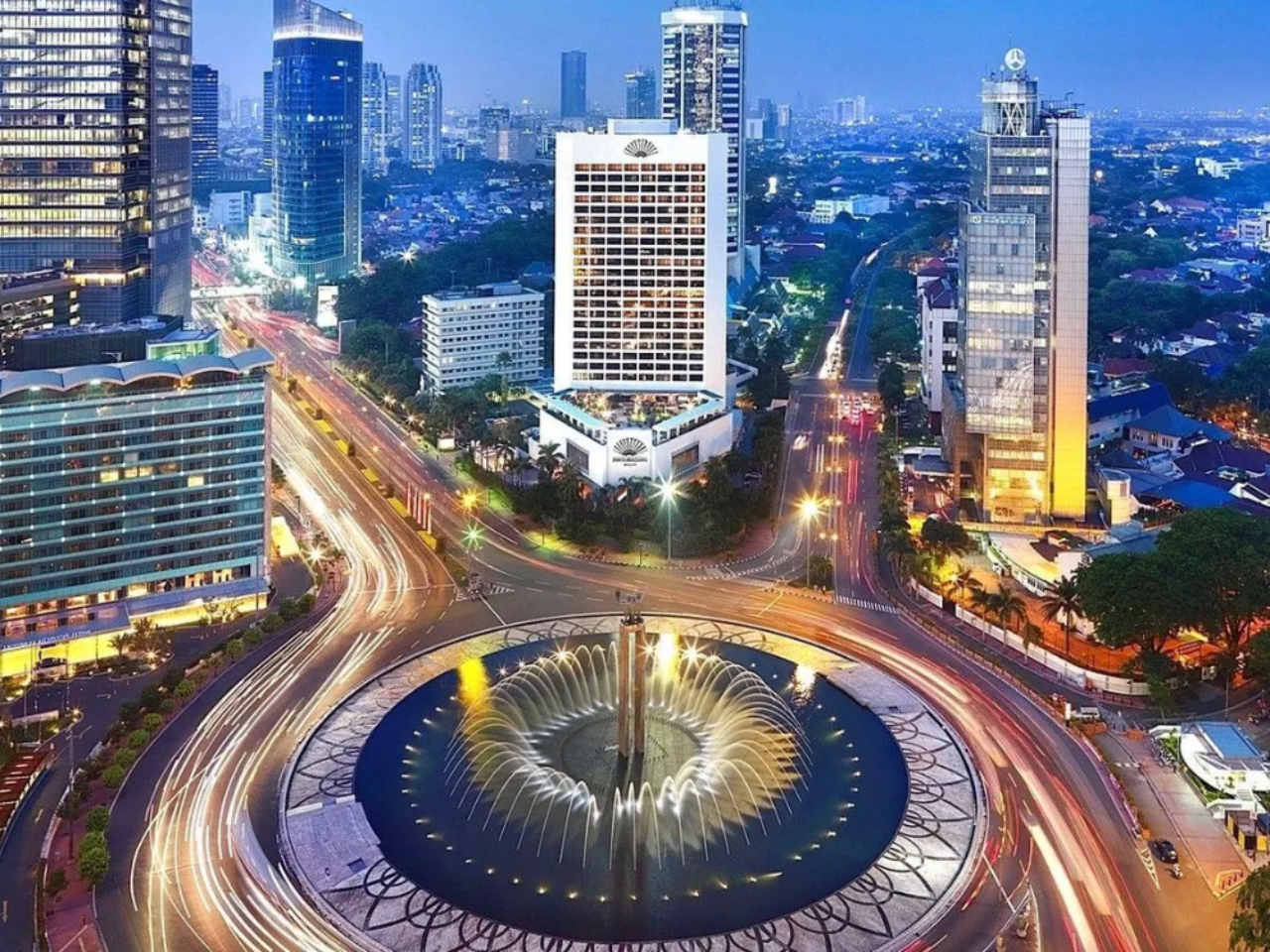 Jakarta Night Tour: Guided Sightseeing and Street Food Experience 4
