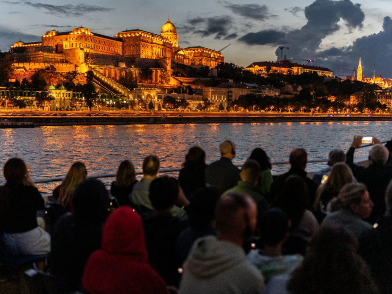 Danube River Evening Sightseeing Cruise in Budapest