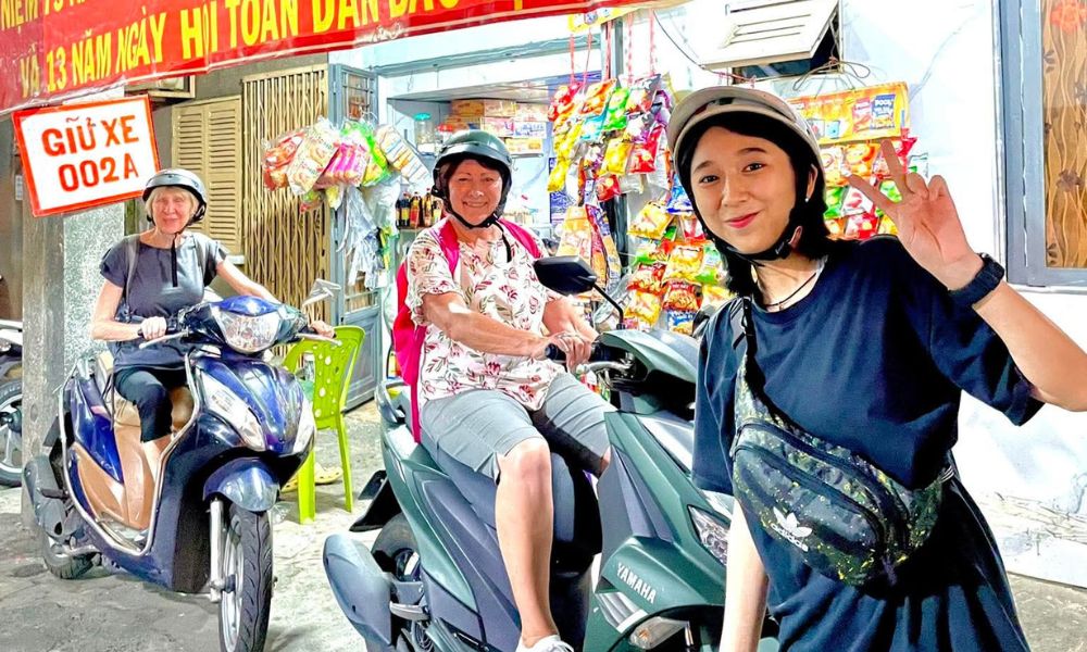 Explore Saigon City's Unique Culture With Local - Haley (English Guide) 5
