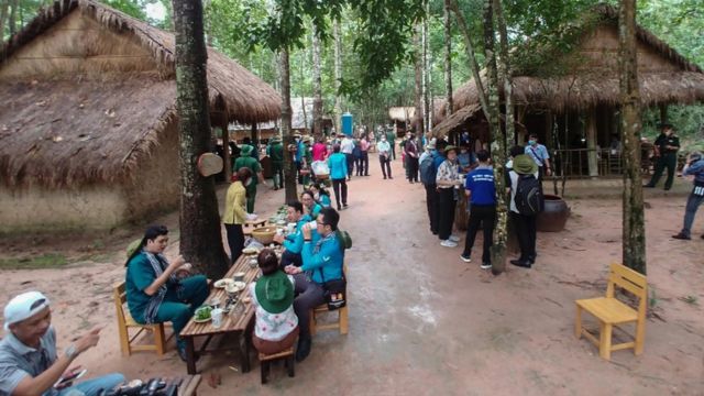 Premium Cu Chi Tunnels Tour with Local Expert by SpeedBoat 2