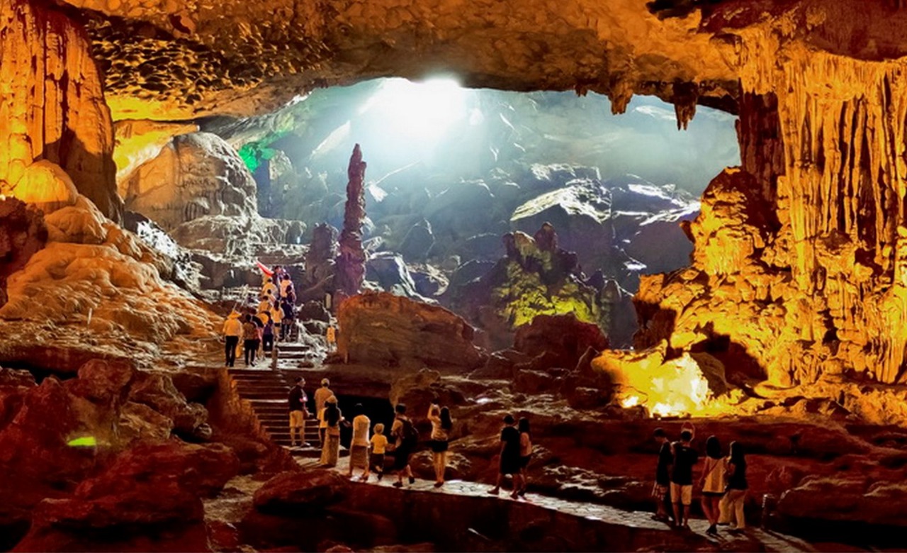 Ha Long Bay & Thien Cung Cave Day Tour 4