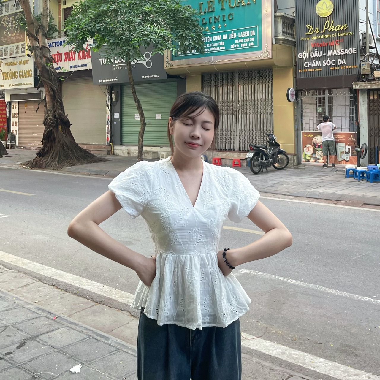Discover Hanoi Daily Moments With Local by Scooter - Hong (Chinese Guide) 3