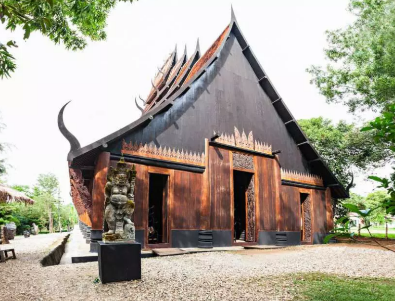 Chiang Rai Day Tour from Chiang Mai | White Temple, Blue Temple, Black Museum, Golden Triangle & Singha Park 4