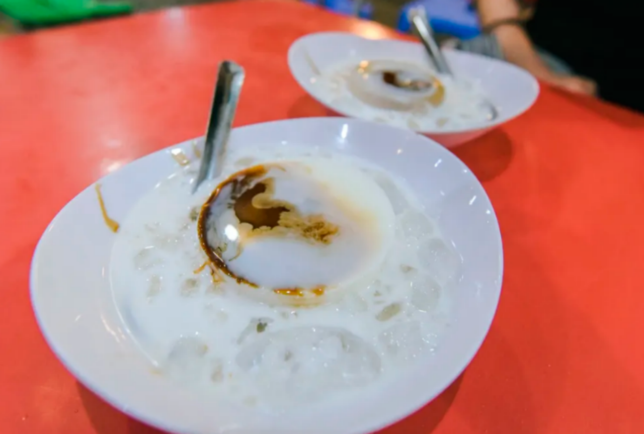 Food Tour with Aodai Rider in Da Nang 4