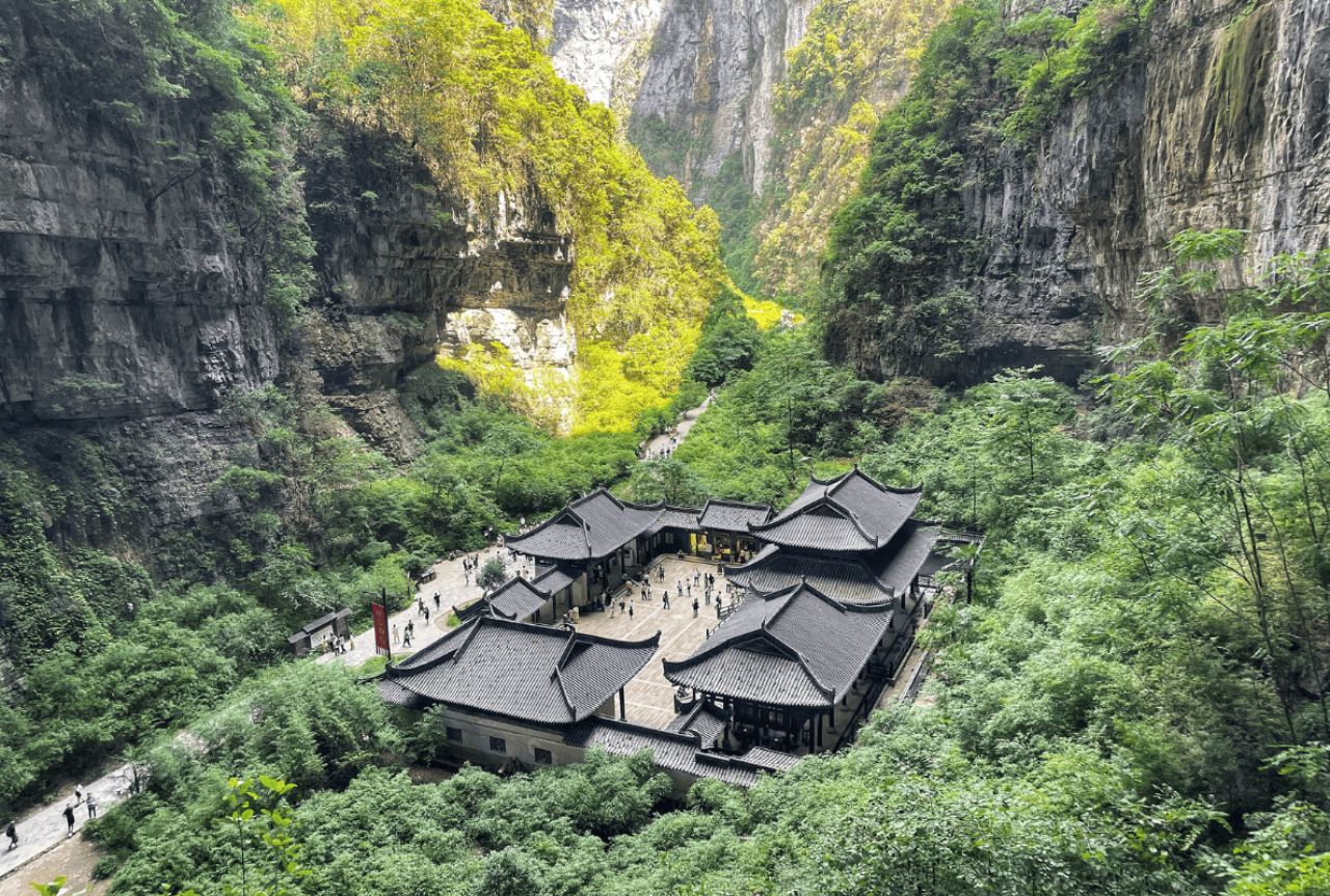 Chongqing Day Tour: Three Natural Bridges + Longshuixia Fissure Gorge + Fairy Mountain