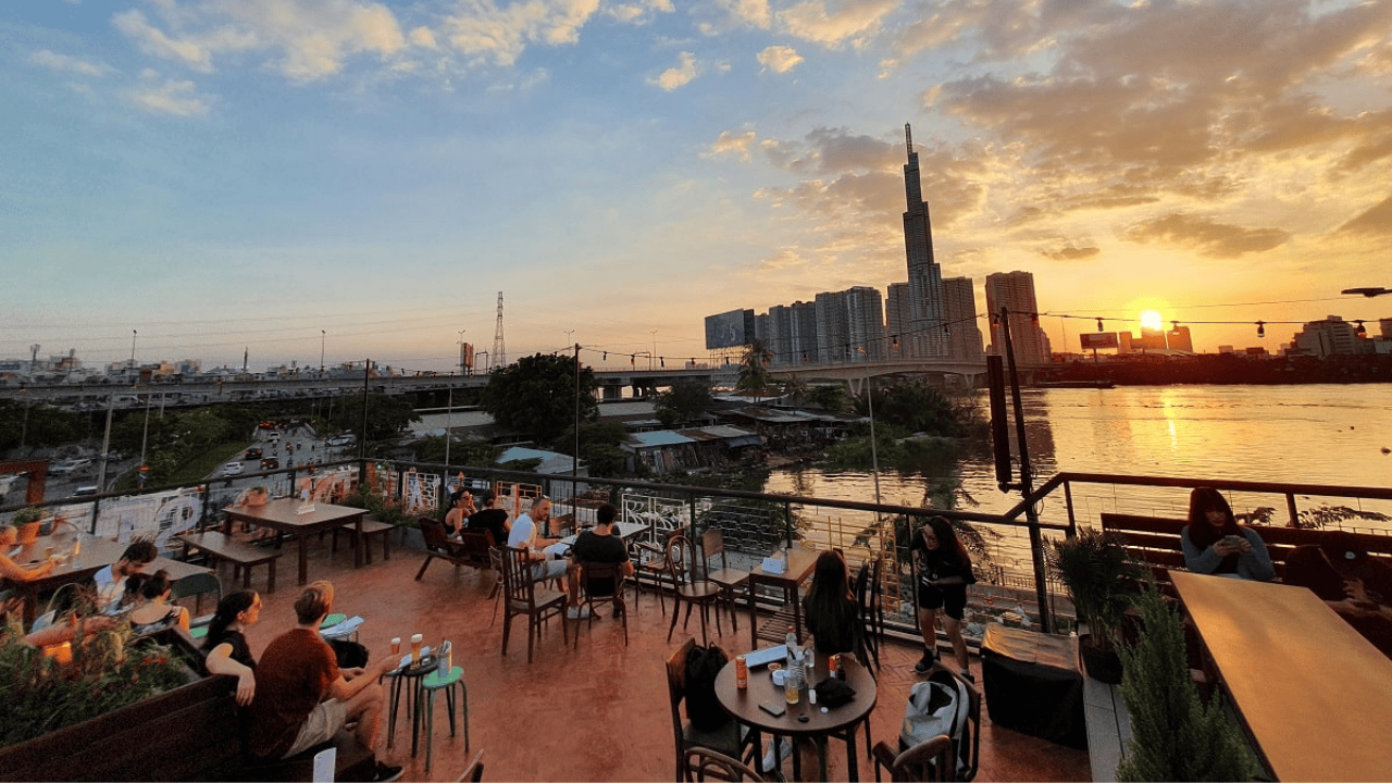 Real Experience in Sai Gon On Motorbike With Local - Sam (English Guide) 4