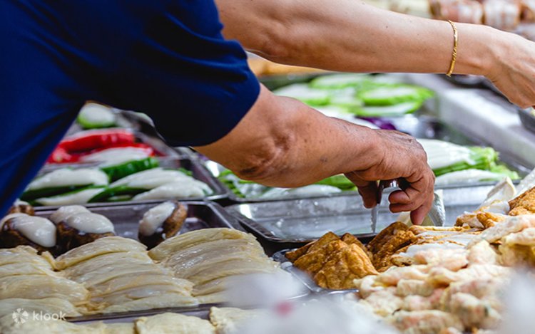 Chinatown Singapore Half-day Food & Small Group Tour 2