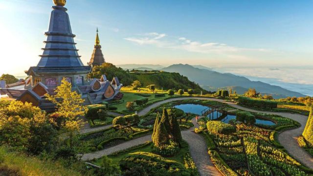 Chiang Mai City and Temples Half Day Tour 4