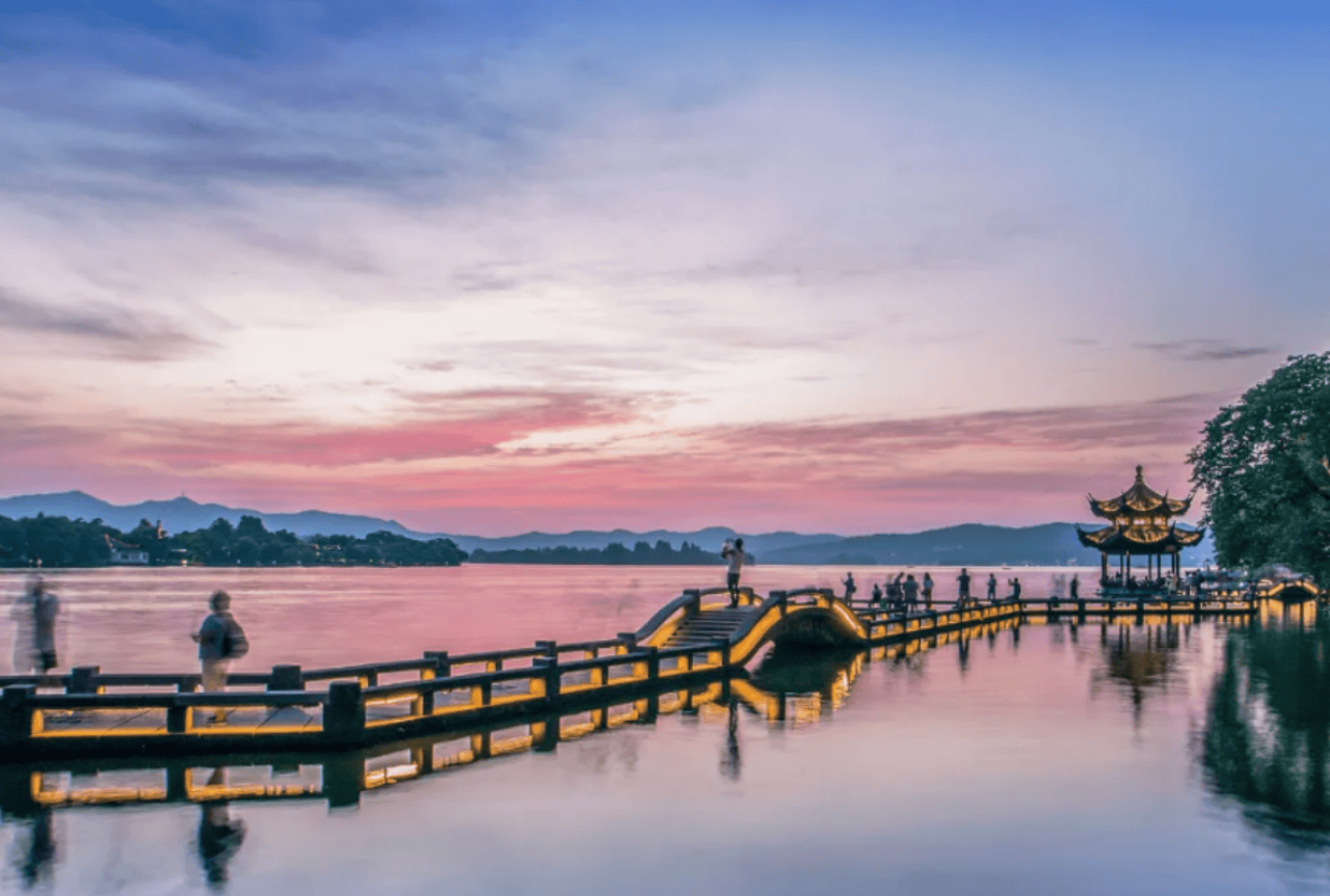 Hangzhou Private 1-Day Guided Tour: West Lake, Lingyin Temple & Meijiawu 4