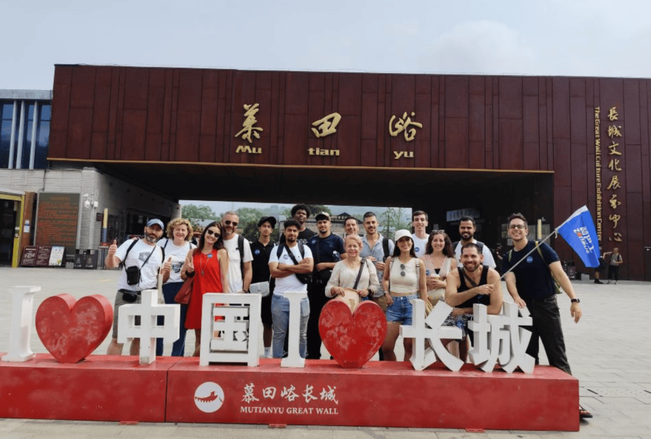 Mutianyu Great Wall Round-trip by ZANBUS 4