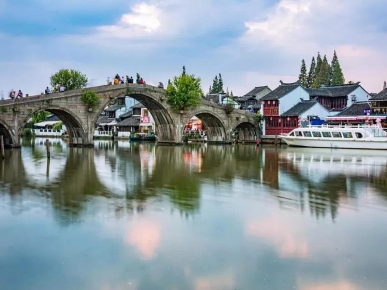 Zhujiajiao Water Town Half-Day Tour (Japanese/Chinese/English Guide, Morning or Afternoon Departure)