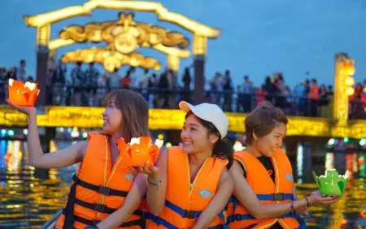 Hoi An Ancient Town & Coconut Forest Basket Boat Tour with Night Market Visit and Boat Ride from Hoi An / Da Nang | Vietnam